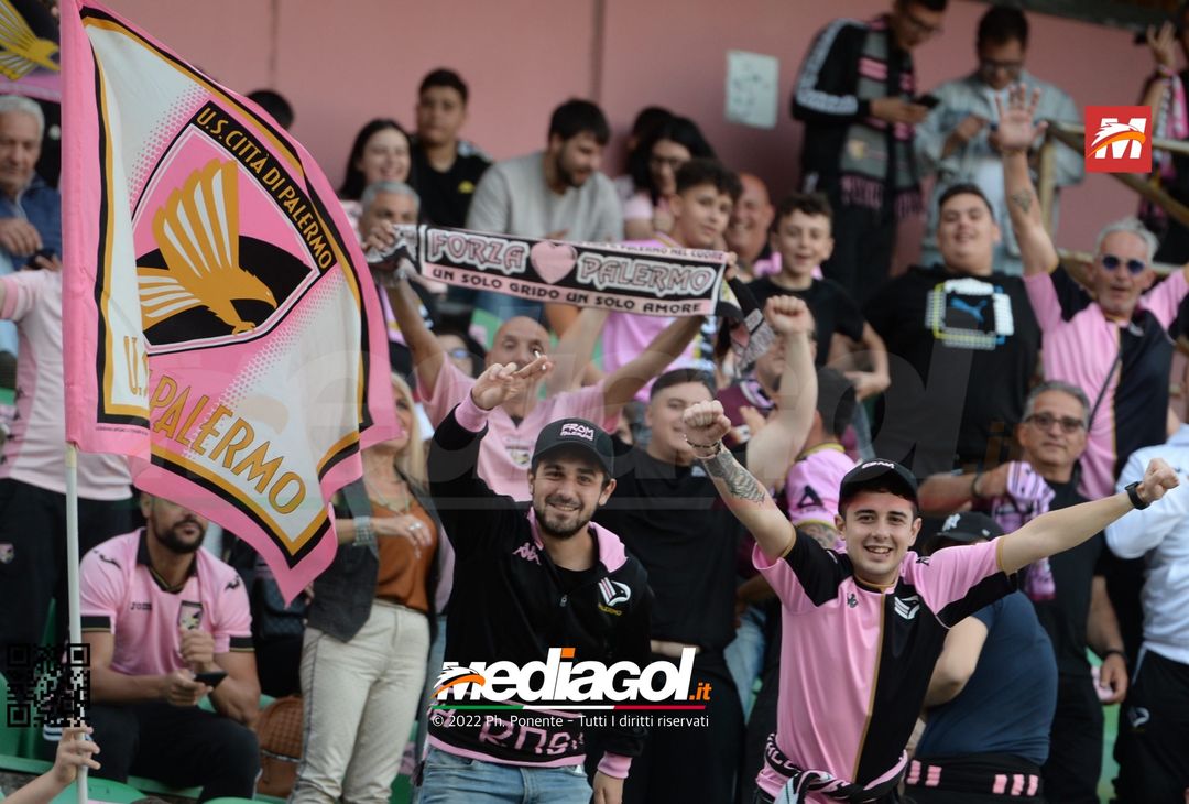 Fototifo, i tifosi allo stadio per Palermo-Virtus Entella 2-2 (gallery) - immagine 37