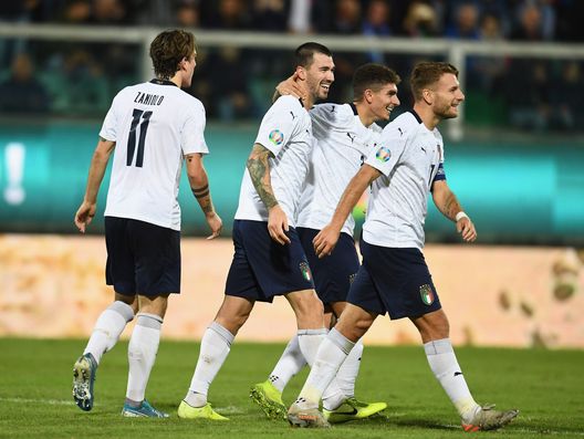Romagnoli esulta dopo il gol in Nazionale Romagnoli esulta dopo il gol in Nazionale