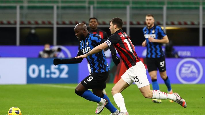 Romelu Lukaku (attaccante Inter) ed Alessio Romagnoli (difensore AC Milan) durante Inter-Milan 2-1 (Coppa Italia 2020-2021) | News (Getty Images) 