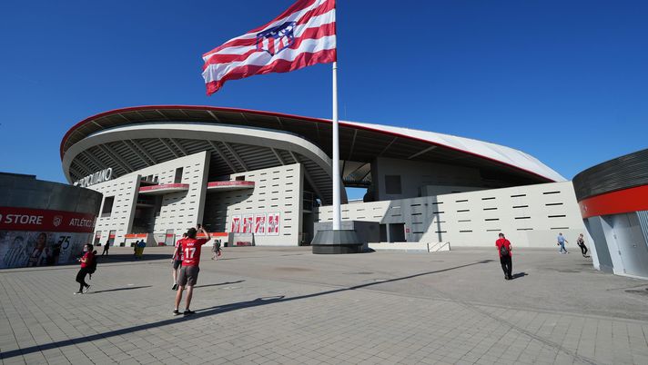 MADRID, SPAIN - MAY 08: A general view of the outside of the Estadio Wanda Metropolitano prior to kick off of the La Liga Santander match between Club Atletico de Madrid and Real Madrid CF at Estadio Wanda Metropolitano on May 08, 2022 in Madrid, Spain. (Photo by Juan Manuel Serrano Arce/Getty Images) Atletico, i numeri aprono il “caso Metropolitano”: giocare in casa è diventato un limite - immagine 1