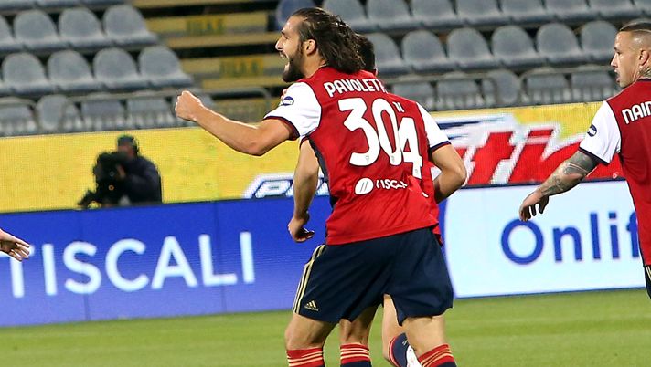 CAGLIARI, ITALY - APRIL 17: Leonardo Pavoletti of Cagliari celebrates his goal 1-2 during the Serie A match between Cagliari Calcio and Parma Calcio at Sardegna Arena on April 17, 2021 in Cagliari, Italy. (Photo by Enrico Locci/Getty Images) 