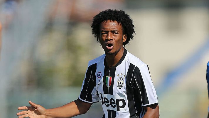 EMPOLI, ITALY - OCTOBER 02: Juan Cuadrado of Juventus FC in action during the Serie A match between Empoli FC and Juventus FC at Stadio Carlo Castellani on October 2, 2016 in Empoli, Italy. (Photo by Gabriele Maltinti/Getty Images) Juve, ecco la formazione anti-Monaco provata oggi da Allegri - immagine 1