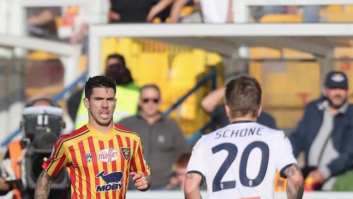 LECCE, ITALY - DECEMBER 08: Diego Farias of Lecce during the Serie A match between US Lecce and Genoa CFC at Stadio Via del Mare on December 8, 2019 in Lecce, Italy. (Photo by Maurizio Lagana/Getty Images) LECCE, ITALY - DECEMBER 08: Diego Farias of Lecce during the Serie A match between US Lecce and Genoa CFC at Stadio Via del Mare on December 8, 2019 in Lecce, Italy. (Photo by Maurizio Lagana/Getty Images)