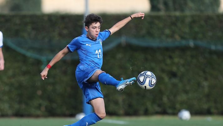Samuele Vignato, obiettivo di calciomercato del Milan, qui con la maglia della Nazionale italiana (Getty Images) 