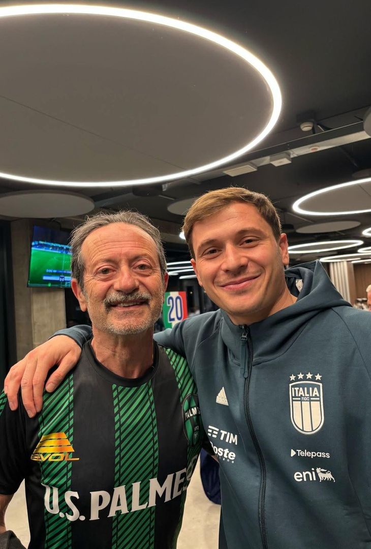 GALLERY Rocco Papaleo incontra la Nazionale: le foto con Spalletti e i calciatori - immagine 4