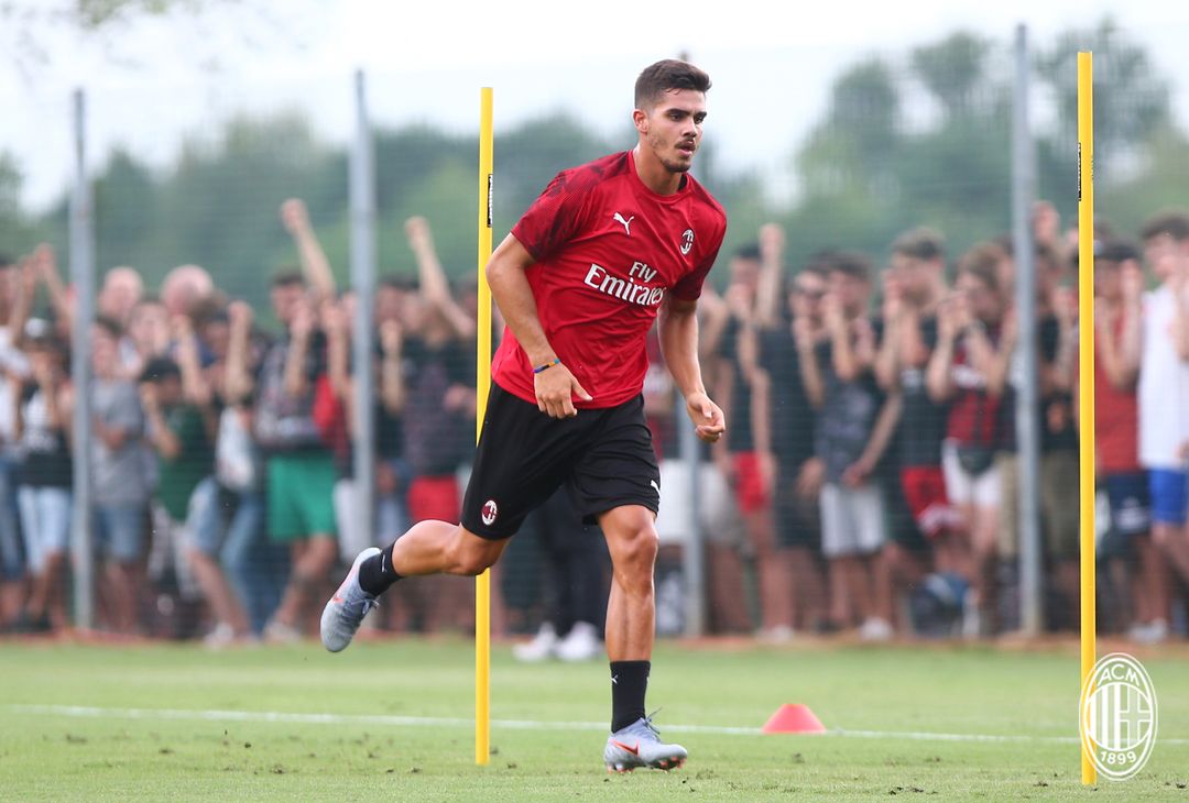  Andre Silva in allenamento con il Milan a Milanello (credits: acmilan.com) 