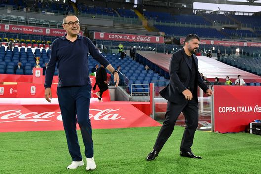 ROME, ITALY - JUNE 17: head coach of Juventus Maurizio Sarri jokes with head coach of SSC Napoli Gennaro Gattuso before the Coppa Italia Final match between Juventus and SSC Napoli at Olimpico Stadium on June 17, 2020 in Rome, Italy. (Photo by Marco Rosi/Getty Images) ROME, ITALY - JUNE 17: head coach of Juventus Maurizio Sarri jokes with head coach of SSC Napoli Gennaro Gattuso before the Coppa Italia Final match between Juventus and SSC Napoli at Olimpico Stadium on June 17, 2020 in Rome, Italy. (Photo by Marco Rosi/Getty Images)