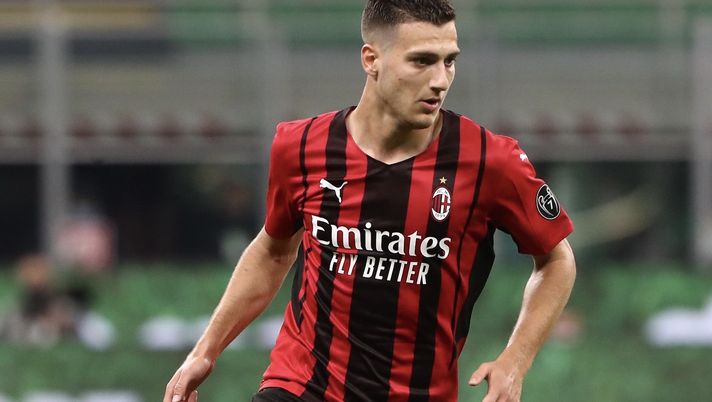 Diogo Dalot (difensore AC Milan), qui durante Milan-Cagliari 0-0 (Serie A 2020-2021) | News (Getty Images) Diogo Dalot (difensore AC Milan), qui durante Milan-Cagliari 0-0 (Serie A 2020-2021) | News (Getty Images)