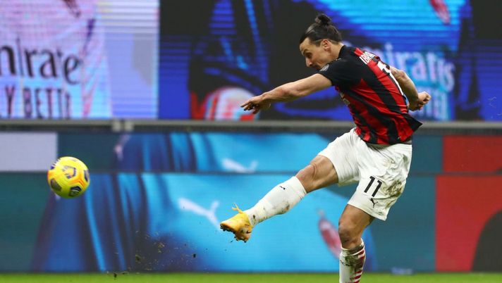 MILAN, ITALY - JANUARY 12: Zlatan Ibrahimovic of A.C. Milan shoots during the Coppa Italia match between AC Milan and Torino FC at Stadio Giuseppe Meazza on January 12, 2021 in Milan, Italy. Sporting stadiums around Italy remain under strict restrictions due to the Coronavirus Pandemic as Government social distancing laws prohibit fans inside venues resulting in games being played behind closed doors. (Photo by Marco Luzzani/Getty Images) Milan, domani si decide per Ibrahimovic: oggi lavoro personalizzato preventivo - immagine 1