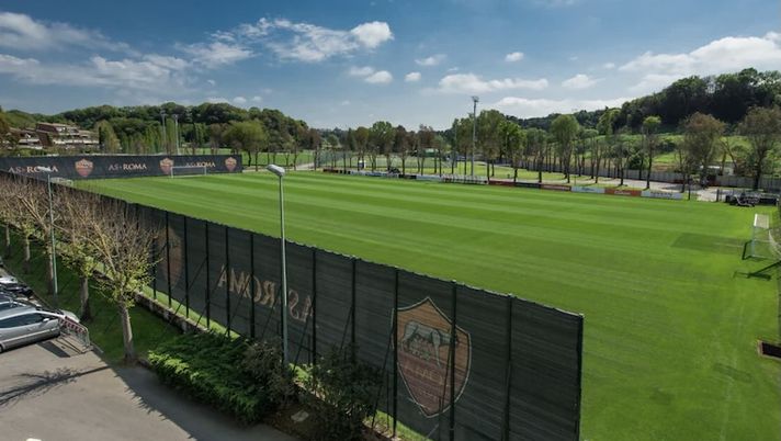 Roma, il papà di Scamacca entra a Trigoria con una spranga: arrestato 
