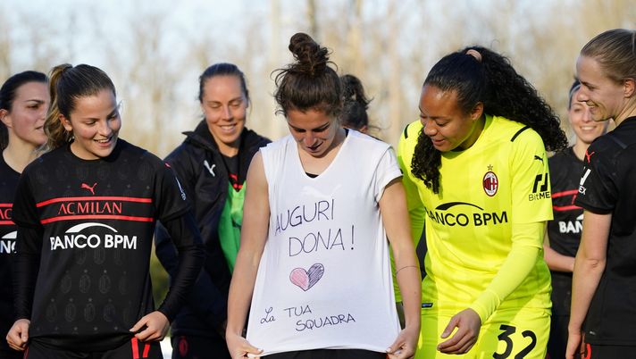 MILAN, ITALY - FEBRUARY 12: (L-R) Noa Selimhodzic, Valentina Bergamaschi and Delia Selena Babb of AC Milan Women looks during the Women Coppa Italia match between AC AC Milan and UC Sampdoria at Campo Sportivo Vismara on February 12, 2022 in Milan, Italy. (Photo by Pier Marco Tacca/AC Milan via Getty Images) MILAN, ITALY - FEBRUARY 12: (L-R) Noa Selimhodzic, Valentina Bergamaschi and Delia Selena Babb of AC Milan Women looks during the Women Coppa Italia match between AC AC Milan and UC Sampdoria at Campo Sportivo Vismara on February 12, 2022 in Milan, Italy. (Photo by Pier Marco Tacca/AC Milan via Getty Images)