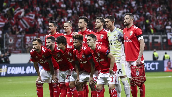 FRANKFURT AM MAIN, GERMANY - APRIL 18: Players of Benfica line up prior to the UEFA Europa League Quarter Final Second Leg match between Eintracht Frankfurt and Benfica at Commerzbank-Arena on April 18, 2019 in Frankfurt am Main, Germany. (Photo by Maja Hitij/Getty Images)  FRANKFURT AM MAIN, GERMANY - APRIL 18: Players of Benfica line up prior to the UEFA Europa League Quarter Final Second Leg match between Eintracht Frankfurt and Benfica at Commerzbank-Arena on April 18, 2019 in Frankfurt am Main, Germany. (Photo by Maja Hitij/Getty Images)