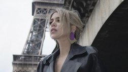 Wanda Nara choc: sotto il cappotto nulla (video)