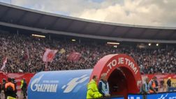 Derby di Belgrado senza gol, la Stella Rossa resta avanti: spettacolo soprattutto nelle curve