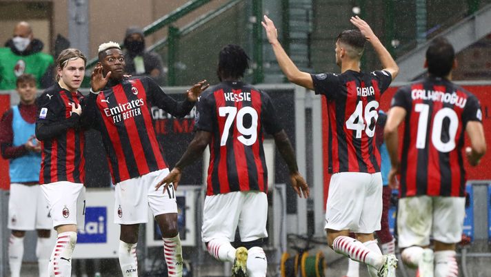 MILAN, ITALY - OCTOBER 04: Rafael Leao (2nd L) of AC Milan celebrates his second goal with his team-mates during the Serie A match between AC Milan and Spezia Calcio at Stadio Giuseppe Meazza on October 4, 2020 in Milan, Italy. (Photo by Marco Luzzani/Getty Images) MILAN, ITALY - OCTOBER 04: Rafael Leao (2nd L) of AC Milan celebrates his second goal with his team-mates during the Serie A match between AC Milan and Spezia Calcio at Stadio Giuseppe Meazza on October 4, 2020 in Milan, Italy. (Photo by Marco Luzzani/Getty Images)