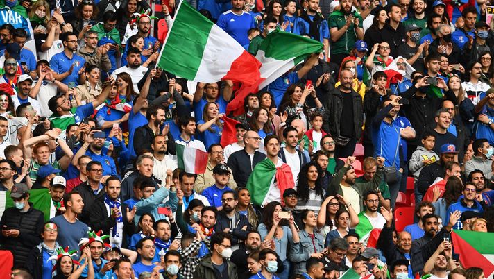 LONDON, ENGLAND - JULY 06: Fans of Italy during the UEFA Euro 2020 Championship Semi-final match between Italy and Spain at Wembley Stadium on July 06, 2021 in London, England. (Photo by Claudio Villa/Getty Images) 