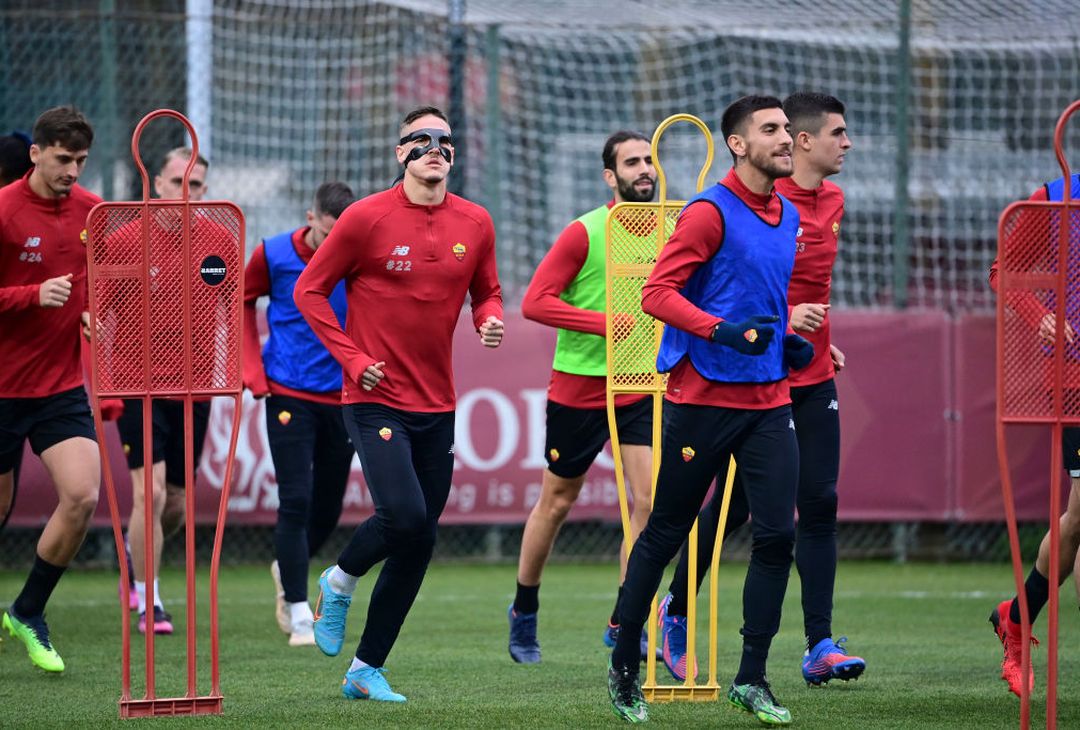 La rifinitura della Roma pre-Atalanta: Zaniolo con la maschera – FOTO GALLERY - immagine 2