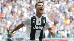 Cristiano Ronaldo posa sui social con il nuovo look