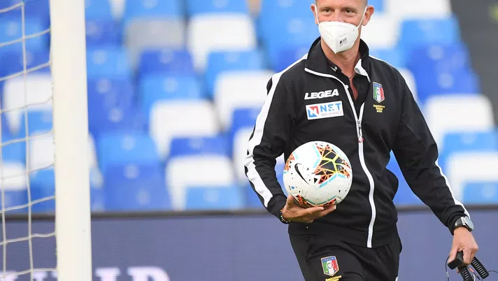 NAPLES, ITALY - JUNE 13: Referee Gianluca Rocchi holds the ball prior to the Coppa Italia Semi-Final Second Leg match between SSC Napoli and FC Internazionale at Stadio San Paolo on June 13, 2020 in Naples, Italy.  (Photo by SSC NAPOLI/SSC NAPOLI via Getty Images)