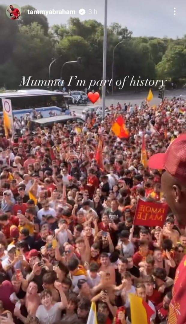 Abraham estasiato dai tifosi giallorossi: “Mamma sono parte della storia”- immagine 2