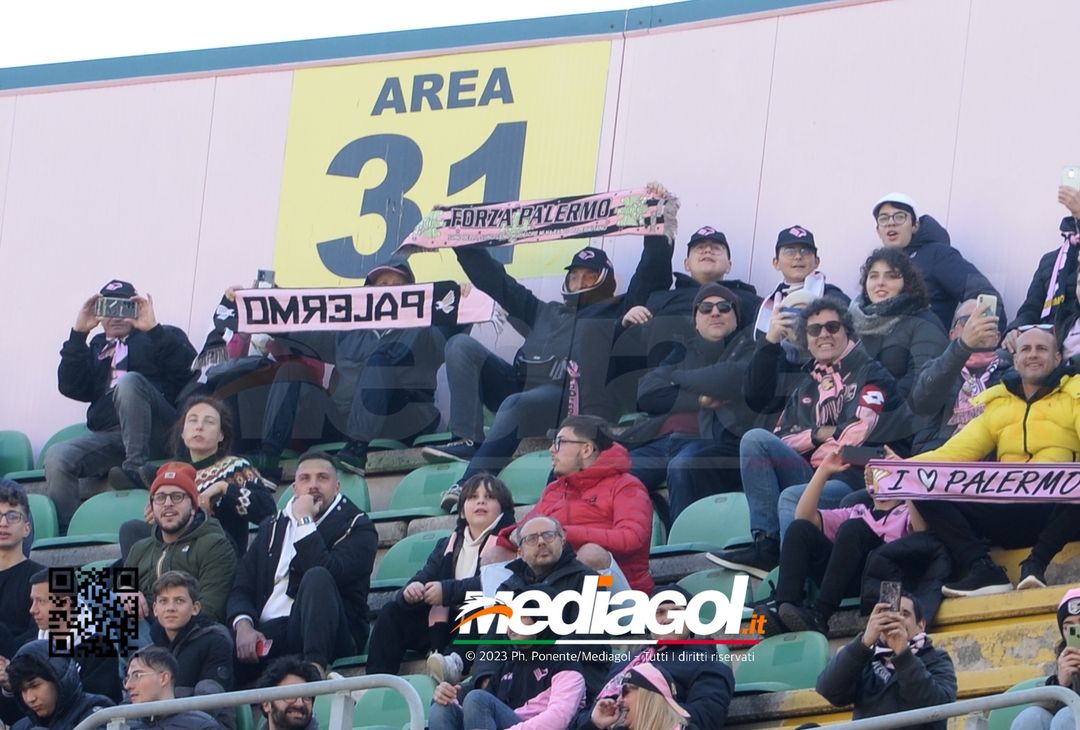 FOTOTIFO Palermo-Frosinone 1-1, i tifosi allo Stadio “Renzo Barbera” (Gallery) - immagine 16