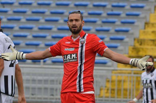 ©Photo Sandro Perozzi/Fabrizio Cusa, 03-10-2015 Novara, stadio Silvio Piola, Como - Ascoli Picchio Serie B 2015 2016, portiere Ivan Lanni (A) ©Photo Sandro Perozzi/Fabrizio Cusa, 03-10-2015 Novara, stadio Silvio Piola, Como - Ascoli Picchio Serie B 2015 2016, portiere Ivan Lanni (A)