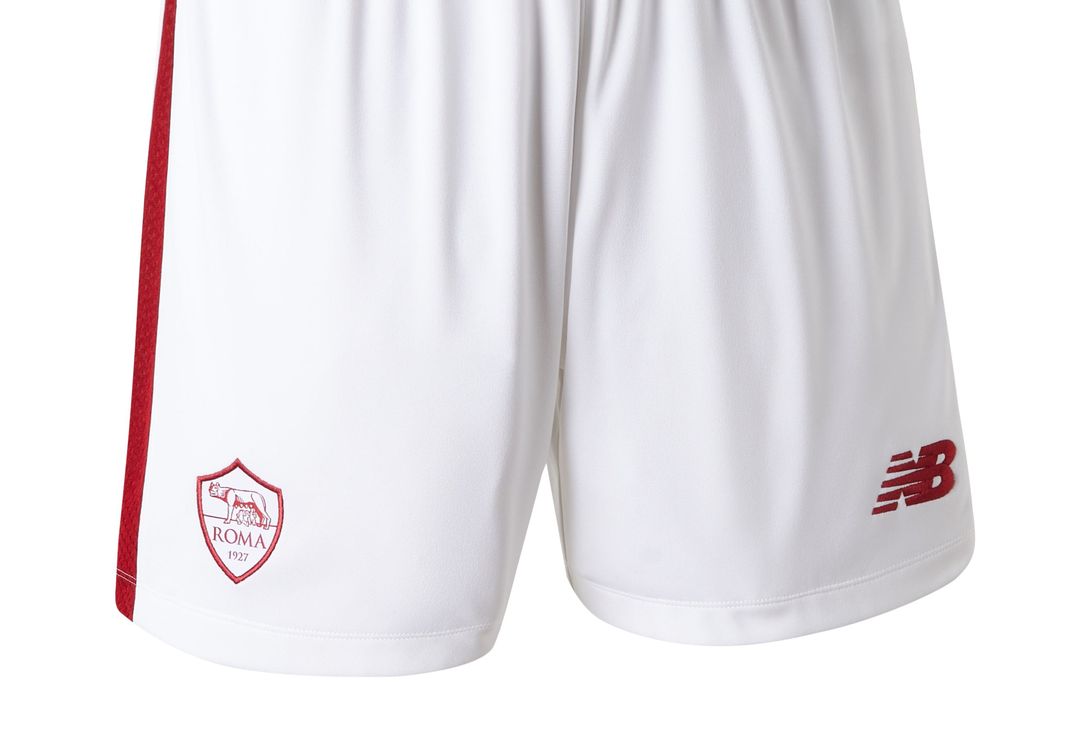 La Roma presenta la seconda maglia 2022/23: tutti i dettagli – FOTO GALLERY - immagine 10