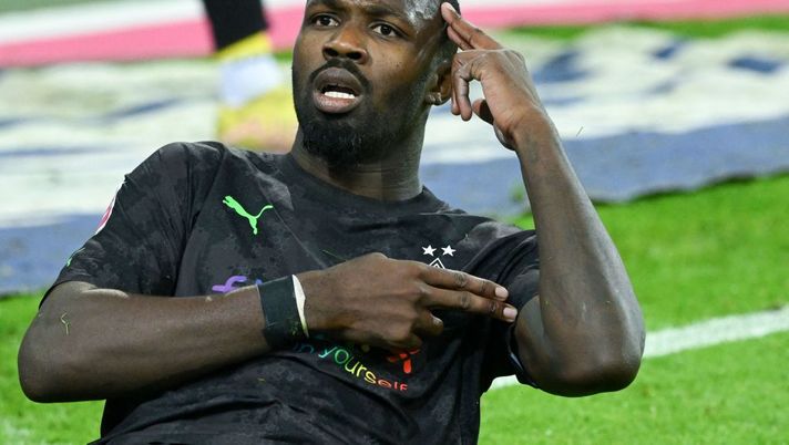 Moenchengladbach's French forward Marcus Thuram celebrates after scoring a goal during the German first division Bundesliga football match between Borussia Moenchengladbach v Borussia Dortmund in Moenchengladbach, western Germany, on November 11, 2022. - - DFL REGULATIONS PROHIBIT ANY USE OF PHOTOGRAPHS AS IMAGE SEQUENCES AND/OR QUASI-VIDEO (Photo by INA FASSBENDER / AFP) / DFL REGULATIONS PROHIBIT ANY USE OF PHOTOGRAPHS AS IMAGE SEQUENCES AND/OR QUASI-VIDEO (Photo by INA FASSBENDER/AFP via Getty Images) Gazzetta: “Thuram ha parlato con Inzaghi, regalerà all’allenatore questa possibilità” - immagine 1