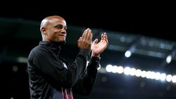 Manchester City, svelate le statue di Kompany e David Silva