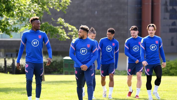 Getty Images Roma, Abraham scherza con Alexander-Arnold: “Verrò da voi la prossima stagione” - immagine 1