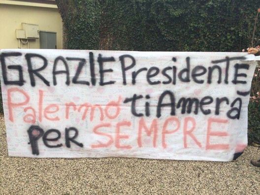 Striscione esposto ad Aiello del Friuli, di fronte alla tenuta di Zamparini Striscione esposto ad Aiello del Friuli, di fronte alla tenuta di Zamparini