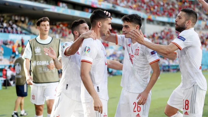 SEVILLE, SPAIN - JUNE 23: Ferran Torres of Spain celebrates with Pedri and Jordi Alba after scoring their side's fourth goal during the UEFA Euro 2020 Championship Group E match between Slovakia and Spain at Estadio La Cartuja on June 23, 2021 in Seville, Spain. (Photo by Jose Manuel Vidal - Pool/Getty Images) SEVILLE, SPAIN - JUNE 23: Ferran Torres of Spain celebrates with Pedri and Jordi Alba after scoring their side's fourth goal during the UEFA Euro 2020 Championship Group E match between Slovakia and Spain at Estadio La Cartuja on June 23, 2021 in Seville, Spain. (Photo by Jose Manuel Vidal - Pool/Getty Images)