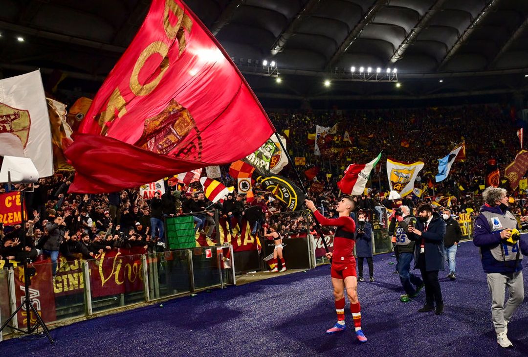 La Roma si scatena: Mancini con la bandiera, Abraham si spoglia – FOTO GALLERY - immagine 19