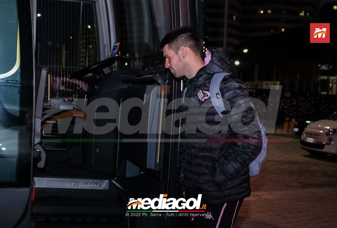 FOTO Perugia-Palermo, i rosanero in partenza dallo stadio “Renzo Barbera” (Gallery) - immagine 4