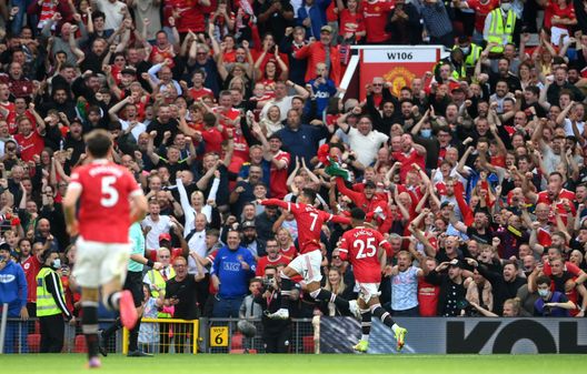 MANCHESTER, ENGLAND - SEPTEMBER 11: Cristiano Ronaldo of Manchester United celebrates after scoring their side's second goal during the Premier League match between Manchester United and Newcastle United at Old Trafford on September 11, 2021 in Manchester, England. (Photo by Laurence Griffiths/Getty Images) Lo United cerca tuttofare al servizio dei calciatori: stipendio da 30 mila euro che fa infuriare i tifosi- immagine 2