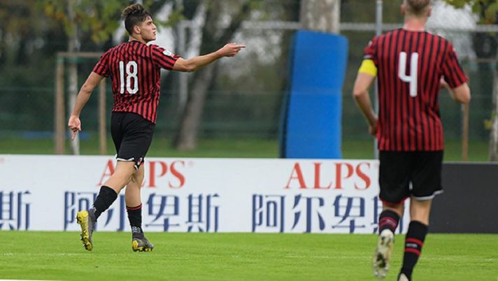 L'esultanza di Lorenzo Colombo del Milan Primavera, @acmilan L'esultanza di Lorenzo Colombo del Milan Primavera, @acmilan