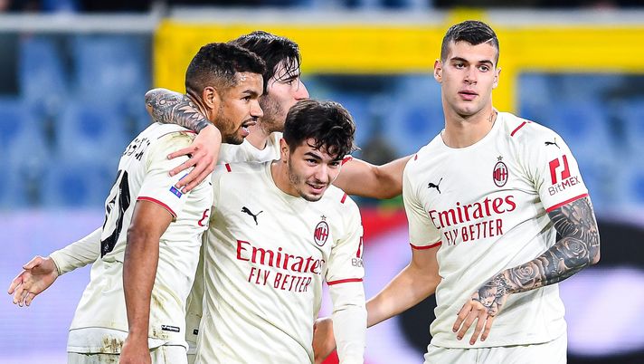 GENOA, ITALY - DECEMBER 1: Junior Messias of Milan (L) celebrates with his team-mates after scoring his second goal during the Serie A match between Genoa CFC and AC Milan at Stadio Luigi Ferraris on December 1, 2021 in Genoa, Italy. (Photo by Getty Images) Milan, eguagliati i numeri di Ancelotti. E in trasferta si punta al record del Napoli - immagine 1
