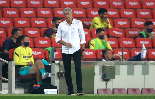BARCELONA, SPAIN - JUNE 23: Quique Setien, Manager of Barcelona reacts during the Liga match between FC Barcelona and Athletic Club at Camp Nou on June 23, 2020 in Barcelona, Spain. Football Stadiums around Europe remain empty due to the Coronavirus Pandemic as Government social distancing laws prohibit fans inside venues resulting in all fixtures being played behind closed doors. (Photo by Eric Alonso/Getty Images) Setién e l’incontro in discoteca con Pelé: “Gli ho chiesto l’autografo su un sottobicchiere, ce l’ho ancora”- immagine 2