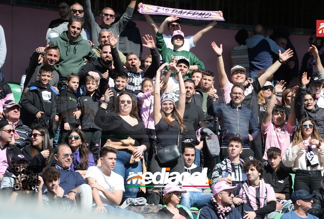 FOTOTIFO Palermo-Frosinone 1-1, i tifosi allo Stadio “Renzo Barbera” (Gallery) - immagine 65