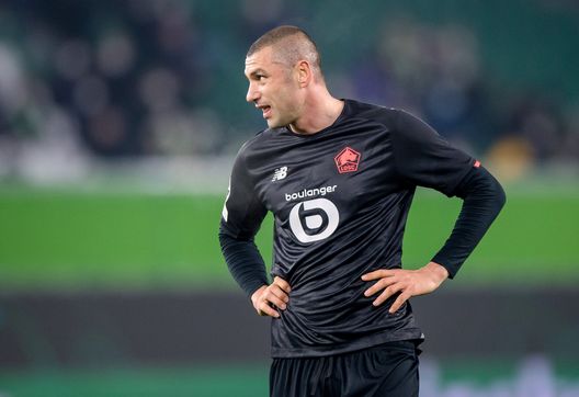 WOLFSBURG, GERMANY - DECEMBER 08: Burak Yilmaz of Lille reacts during the UEFA Champions League group G match between VfL Wolfsburg and Lille OSC at Volkswagen Arena on December 08, 2021 in Wolfsburg, Germany. (Photo by Thomas Eisenhuth/Getty Images) Tra sogno e risparmio: due attaccanti stuzzicano le fantasie viola- immagine 2