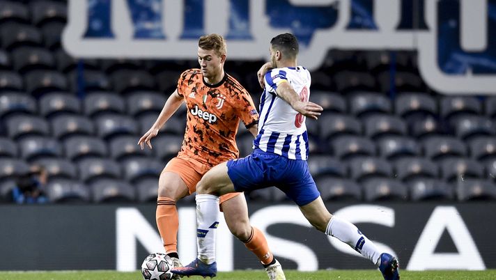 PORTO, PORTUGAL - FEBRUARY 17: Matthijs de Ligt of Juventus is challenged by Mehdi Taremi of FC Porto during the UEFA Champions League Round of 16 match between FC Porto and Juventus at Estadio do Dragao on February 17, 2021 in Porto, Portugal. Sporting stadiums around Portugal remain under strict restrictions due to the Coronavirus Pandemic as Government social distancing laws prohibit fans inside venues resulting in games being played behind closed doors. (Photo by Daniele Badolato - Juventus FC/Juventus FC via Getty Images) PORTO, PORTUGAL - FEBRUARY 17: Matthijs de Ligt of Juventus is challenged by Mehdi Taremi of FC Porto during the UEFA Champions League Round of 16 match between FC Porto and Juventus at Estadio do Dragao on February 17, 2021 in Porto, Portugal. Sporting stadiums around Portugal remain under strict restrictions due to the Coronavirus Pandemic as Government social distancing laws prohibit fans inside venues resulting in games being played behind closed doors. (Photo by Daniele Badolato - Juventus FC/Juventus FC via Getty Images)