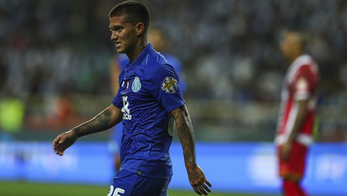 AVEIRO, PORTUGAL - AUGUST 04: Otavio of FC Porto during the match between FC Porto and Desportivo das Aves for the Portuguese Super Cup at Estadio Municipal de Aveiro on August 4, 2018 in Aveiro, Portugal. (Photo by Carlos Rodrigues/Getty Images) 