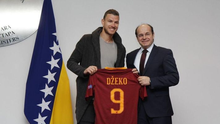 Bosnia, Dzeko riceve il diploma di allenatore base dalla Federazione 