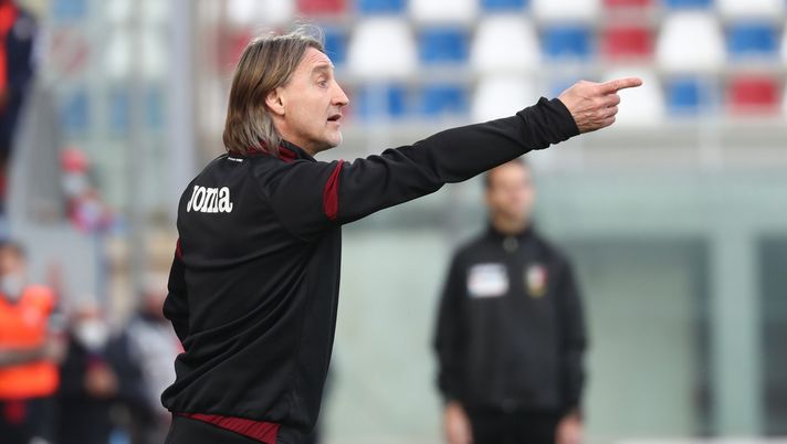 CROTONE, ITALY - MARCH 07:  Head coach of Torino Davide Nicola gestures during the Serie A match between FC Crotone  and Torino FC at Stadio Comunale Ezio Scida on March 07, 2021 in Crotone, Italy. (Photo by Maurizio Lagana/Getty Images) 