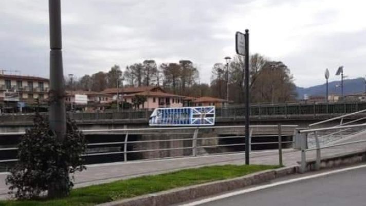 I vandali contro lo striscione del gemellaggio e della compattezza anti-virus 