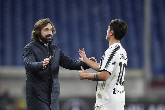 Andrea Pirlo, ex tecnico della Juventus, con il 10 bianconero Dybala Andrea Pirlo, ex tecnico della Juventus, con il 10 bianconero Dybala