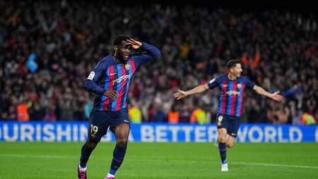 BARCELONA, SPAIN - MARCH 19: Franck Kessie of FC Barcelona celebrates after scoring the team's second goal during the LaLiga Santander match between FC Barcelona and Real Madrid CF at Spotify Camp Nou on March 19, 2023 in Barcelona, Spain. (Photo by Alex Caparros/Getty Images)