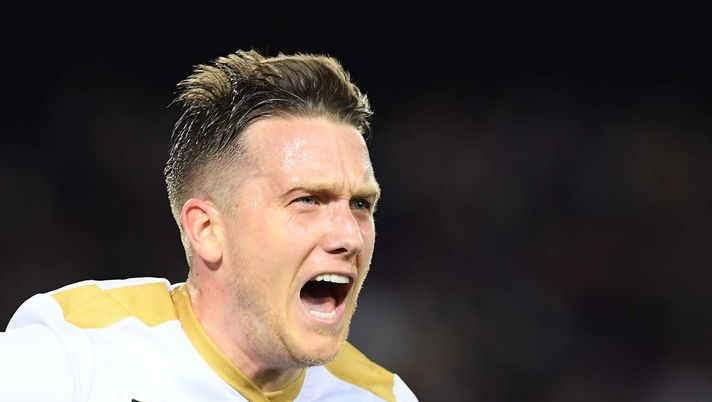 Zielinski, il nuovo mattatore del Napoli: i quotidiani elogiano la prova del polacco Zielinski