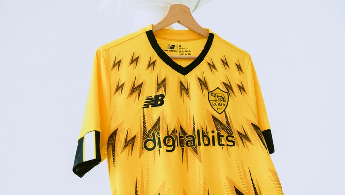 Roma e New Balance presentano la maglia Esports: è già acquistabile negli store Roma e New Balance presentano la maglia Esports: è già acquistabile negli store - immagine 1