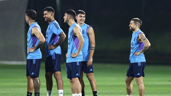 Argentina, Dybala non gioca ma l’umore è a mille: scherzi e risate in allenamento - immagine 1